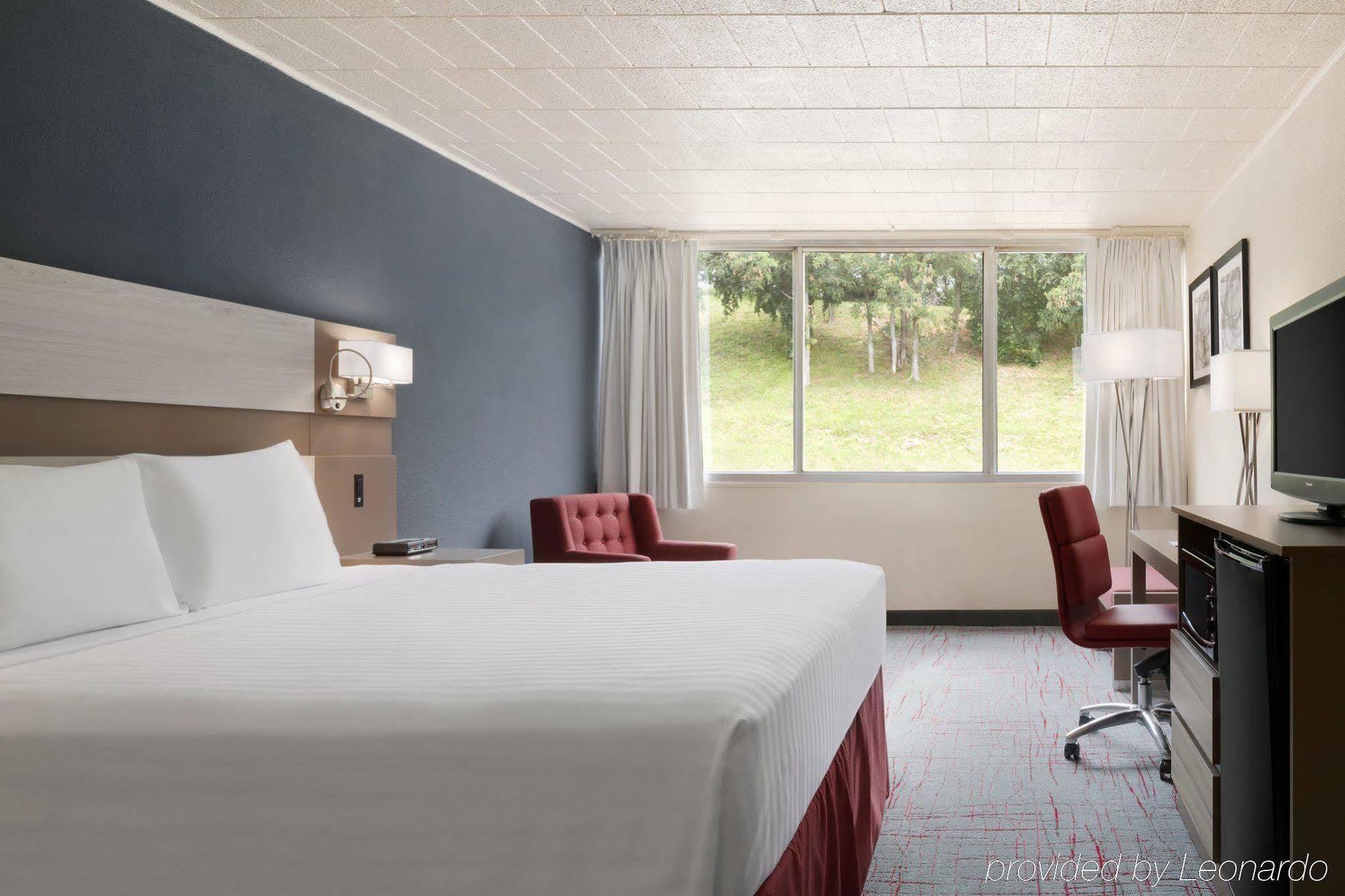 Ramada By Wyndham Uniontown Hotel Kültér fotó
