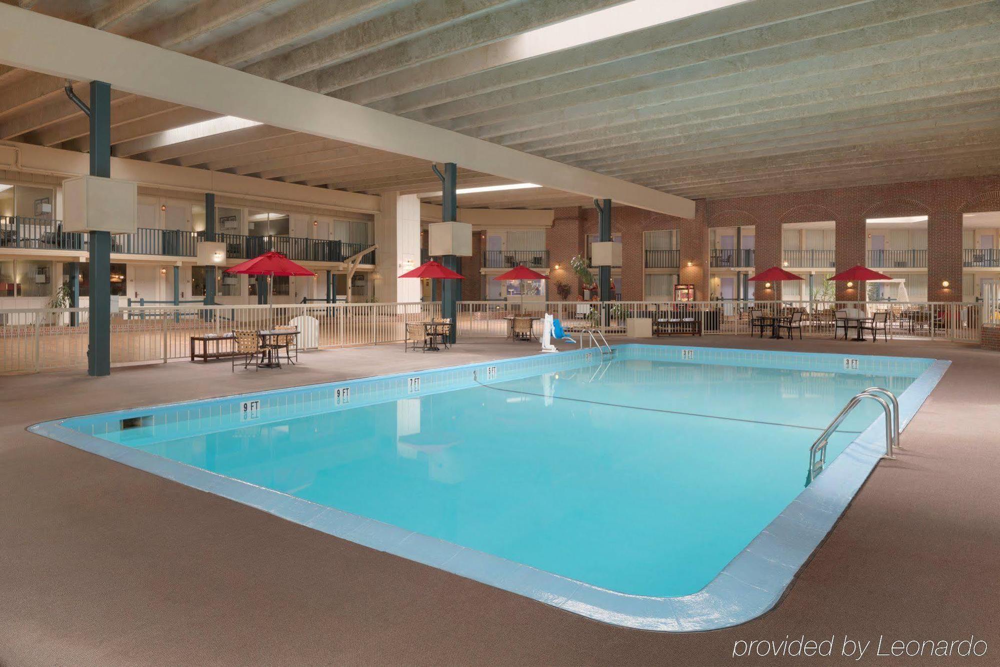 Ramada By Wyndham Uniontown Hotel Kültér fotó