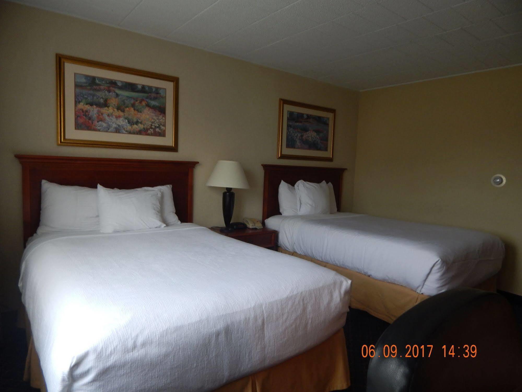 Ramada By Wyndham Uniontown Hotel Kültér fotó
